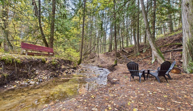 Private 4-bed Cabin & Creek in Colville