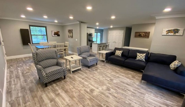 Private 4 Bedroom Home with a hot tub