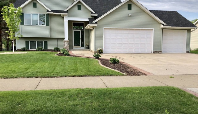 Private 4 Bedroom House Perfect for Families and Weddings! HOTTUB now available!