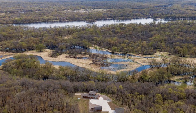 Private 4-Bedroom Retreat in peaceful Pepin.
