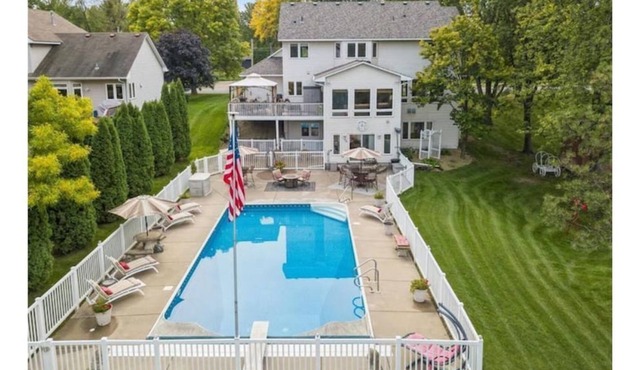 Private 4 BR Home * Pool * Hot tub *Arcade