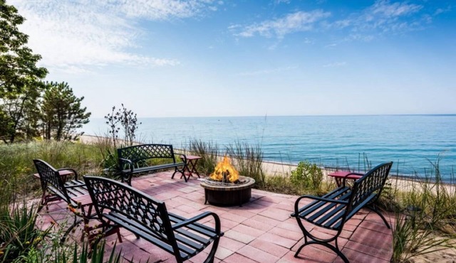 Private 4BR/2BA on Lake Michigan