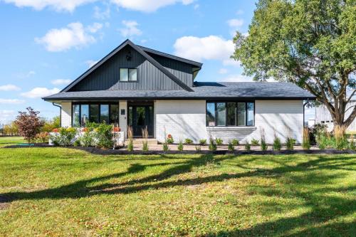 Private 4BR Estate on 11 acres, Game Room, Near Hospitals & Casino