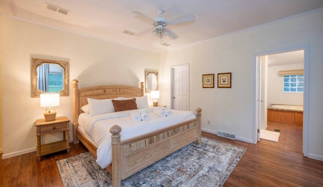 Private 4BR Oasis | 2 KNG BDs | 4 TVs | Free Wi-Fi