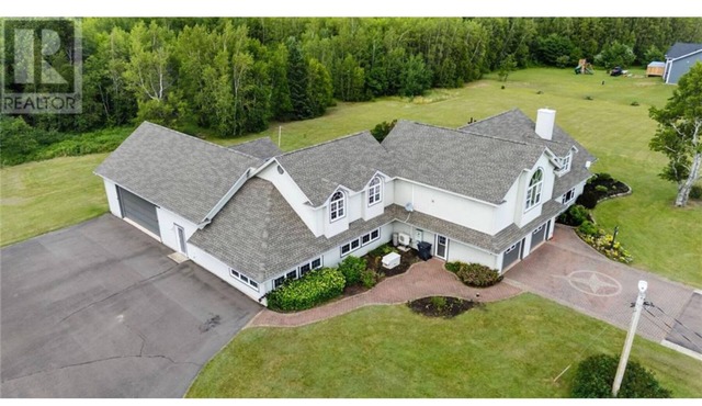 Private 5-acre Cocagne retreat heated pool hot tub, sauna & steam room sleeps 12