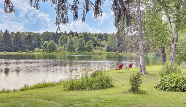 Private 5-Acre Lake: Pet-Friendly Grove City Home