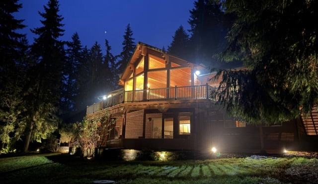Private 5-Acre Retreat · Hot Tub · Sauna · Sleeps 16