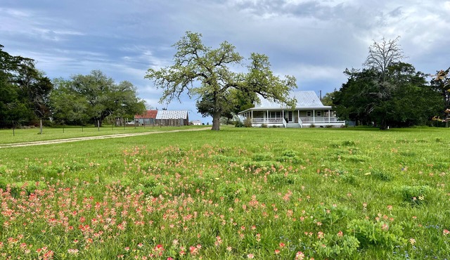 Private 5-acre Retreat Perfect For Weddings, Family Reunions & Corporate Events!
