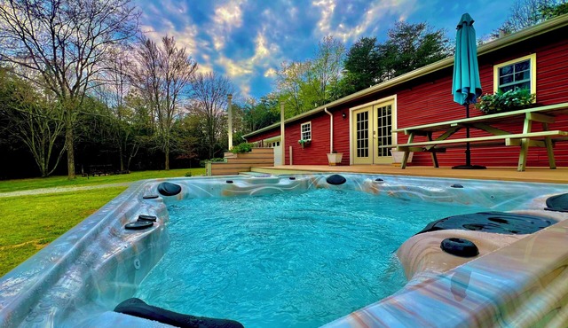 Private 5-Acre Wooded Retreat + NEW Hot Tub & Fire Pit – 25m to Nashville