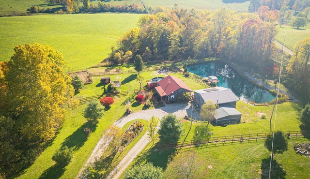 Private 5 Acres w. Pond, Hot Tub, Pet Friendly