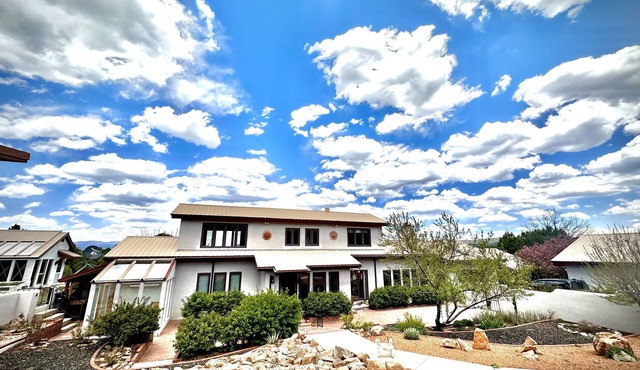 Private 5 BDR Pet Friendly Mountain Villa w/Jacuzzi minutes from Santa Fe