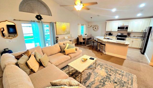 Private 5-bed villa, free hot tub, gameroom, WiFi next to Disney—sleeps 10