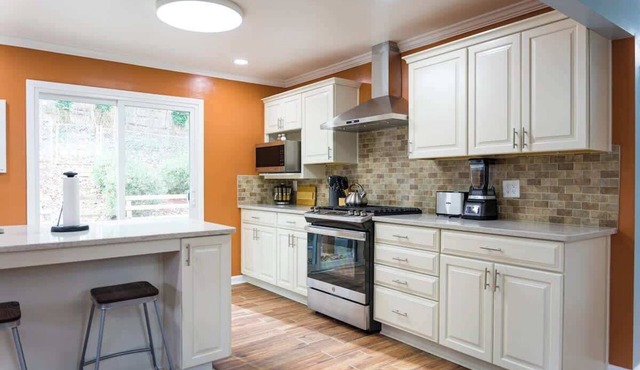 Private 5 Bedroom House Nestled in Heart of Town