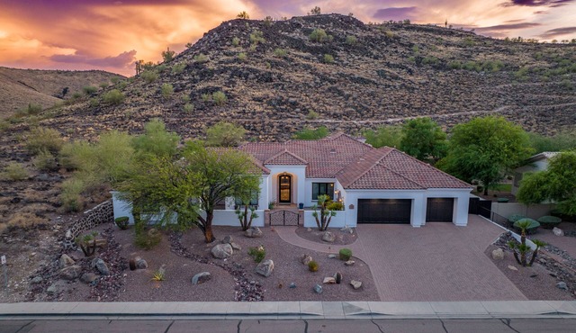 Private 5 Bedroom Resort with Pool Backing Mountain Preserve