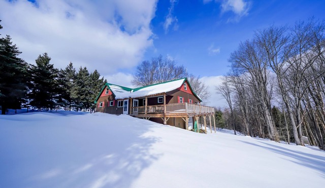 Private 5-bedroom cabin in charming Little Valley