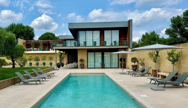 Private 5 Bedroom Walled Estate with Pool & AC in Beautiful Uzès