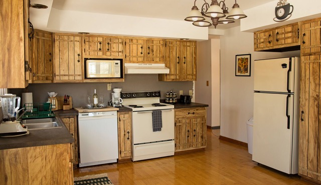 Private 5 Star Home in Downtown Bruce Crossing w/Sauna + Parking