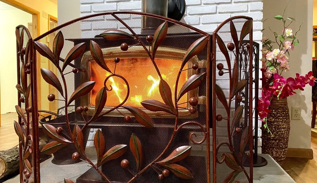 Private 5BR Escape with Hot Tub & Games, Near Lakes, Hikes & Water Parks