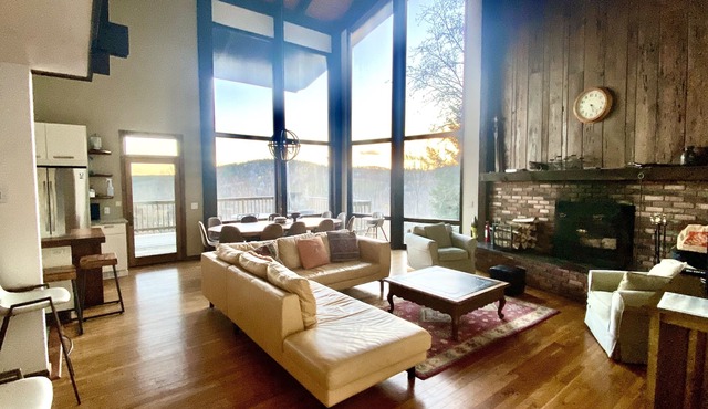 Private 6 bedroom Chalet 5min to Mt Snow