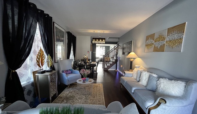 Private 6 bedrooms detached luxurious house cozy romantic touches trendy decor