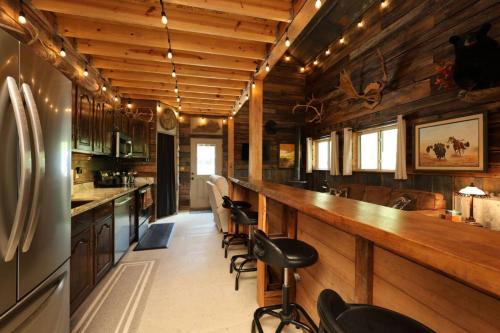 Private 600 Acres WiFi Hot Tub Wolf Pen