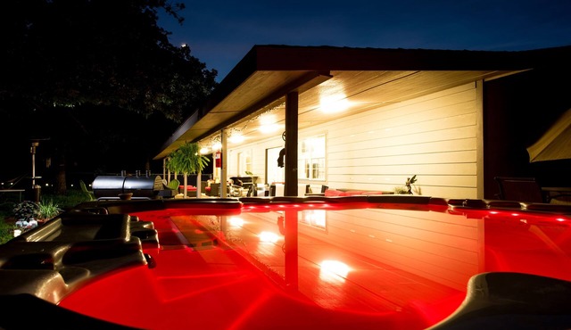 Private 7 Bedroom Country Home On 5 Acres 10 Min From The Lake- Pool/Hot tub