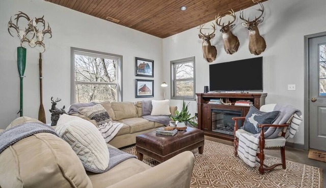Private 77 Acre Farm Hermann MO - Sleeps 8+