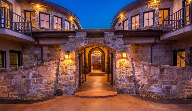 Private 8400sqft Mansion 6 bdrm Prvt Jacuzzi Theatre Room
