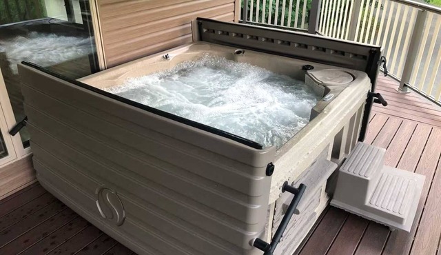 Private A Frame on 19 Acres+Hot Tub+Family Friendly+98inTV+Steam Shower