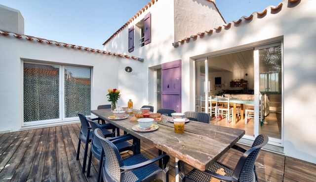 Private access to the beach - House for 6