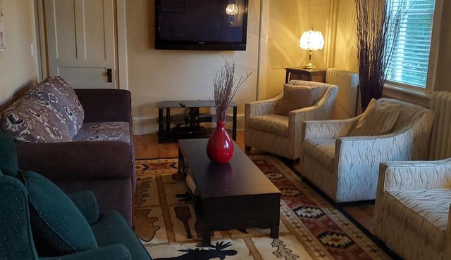 Private accommodation ( vocational rental) The Library Guesthouse- Calabogie.