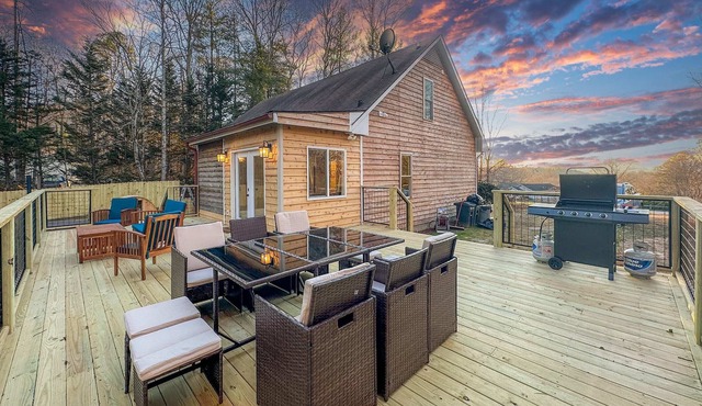 Private Acre, Mountain View, Barrel Sauna, Hot Tub