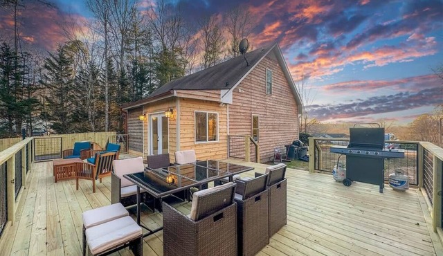 Private Acre, Mountain View, Barrel Sauna, Hot Tub