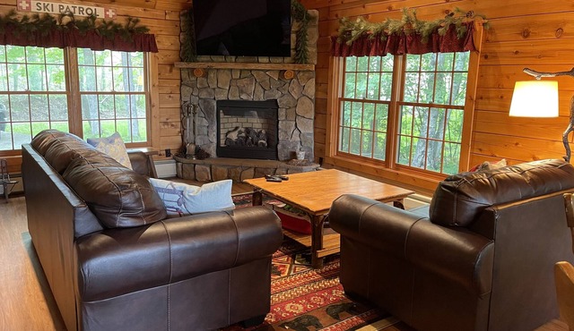 Private Adirondack cabin located right between Gore Mtn and downtown North Creek