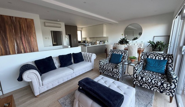 Private and Beautiful 3 Bedroom Townhouse in Richmond with Double Lock Up Garage