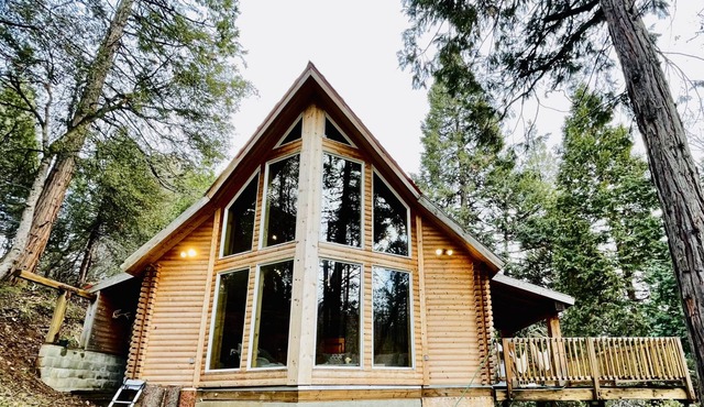 Private and big Log cabin with Hot-Tub In Sequoia National Forest/ Monument