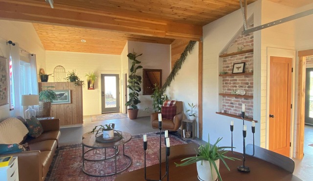 Private and charming space in Wine Country, a perfect wine tasting base camp.