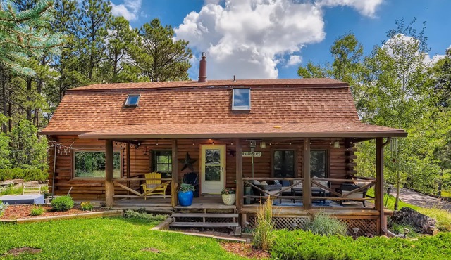 Private and Cozy 4bd/2.5ba Cabin w/Hot Tub