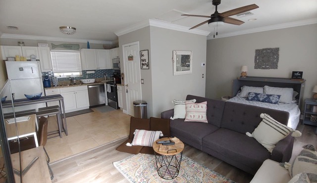 Private and cozy Downtown Stuart Oasis