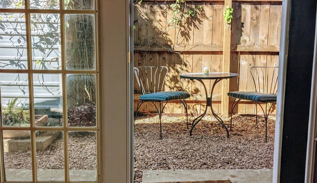 Private and Cozy Guest House in Central Austin