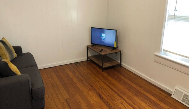 Private and cozy house with 1-bedroom and 1-bathroom and free Wi-Fi