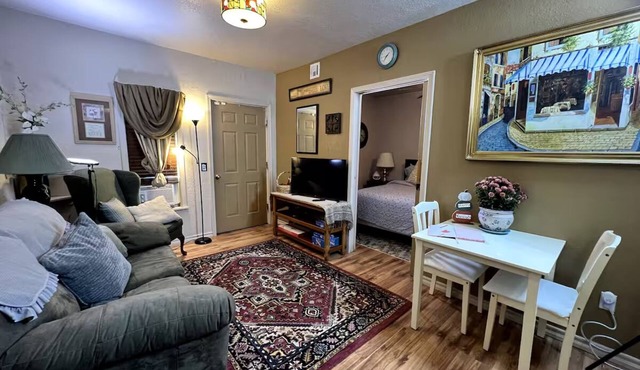 Private and cozy stay 2-bedroom apartment with AC in Oklahoma City