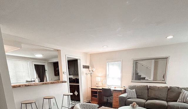 Private and Cozy 2 Bedroom House with Amenities!