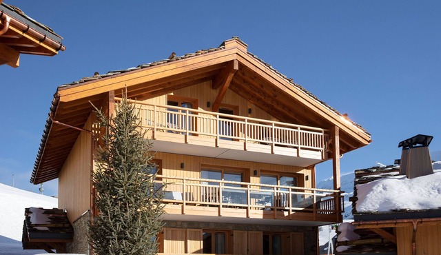 Private and modern chalet in the heart of Alpe d'Huez.