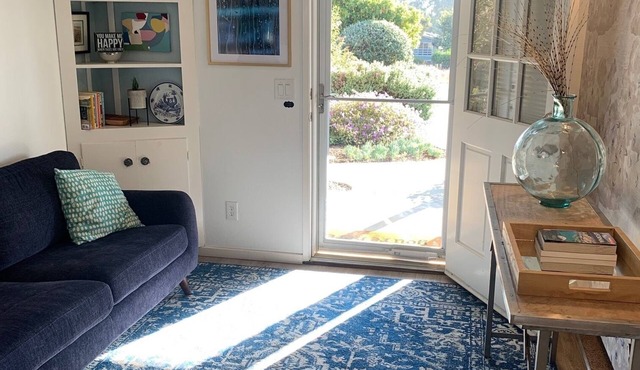 Private and peaceful 2 BDR 1 BA retreat. Walking distance to the beach.