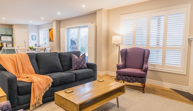 Private and spacious 1 bedroom suite with hot tub