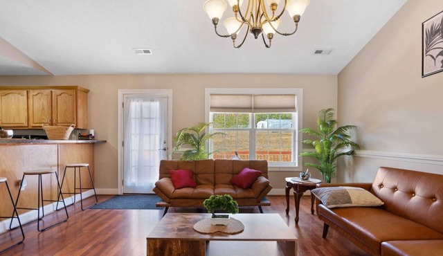 Private and Spacious Vacation House on a 5acre lot 12 mins from Wichester city!!
