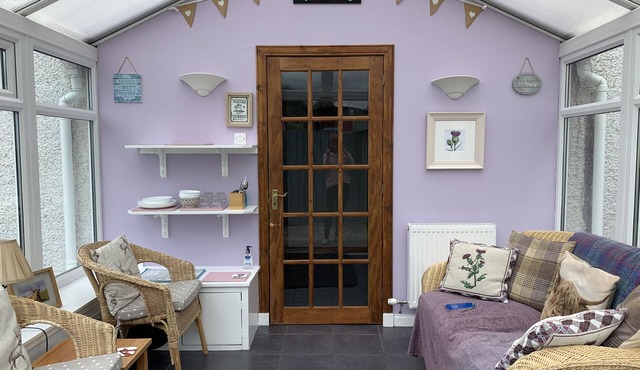 Private annex with 2 ensuite Bedrooms & parking near Loch Ness en route to Skye