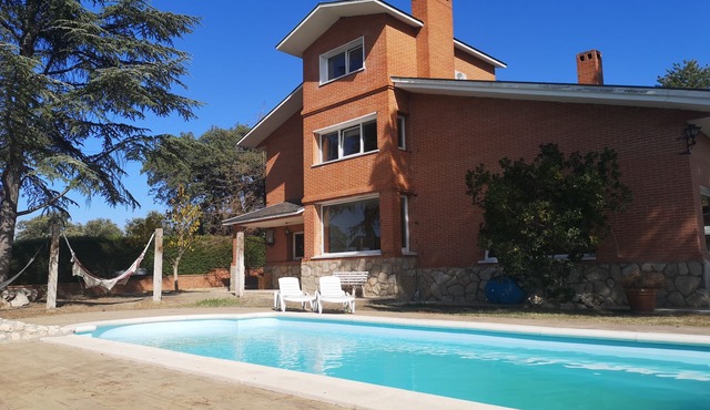 Private Apartment in Green Neighborhood Villa