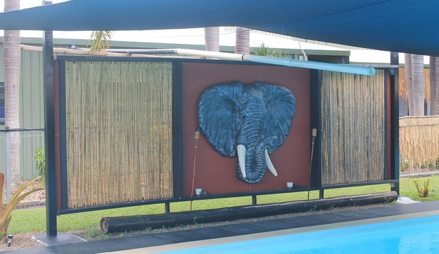 Private Apartment Huge Pool and Amenities Sleeps 6 ppl